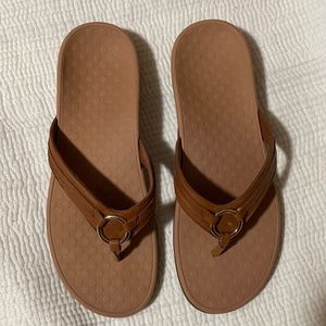 Vionic Tide Aloe Leather